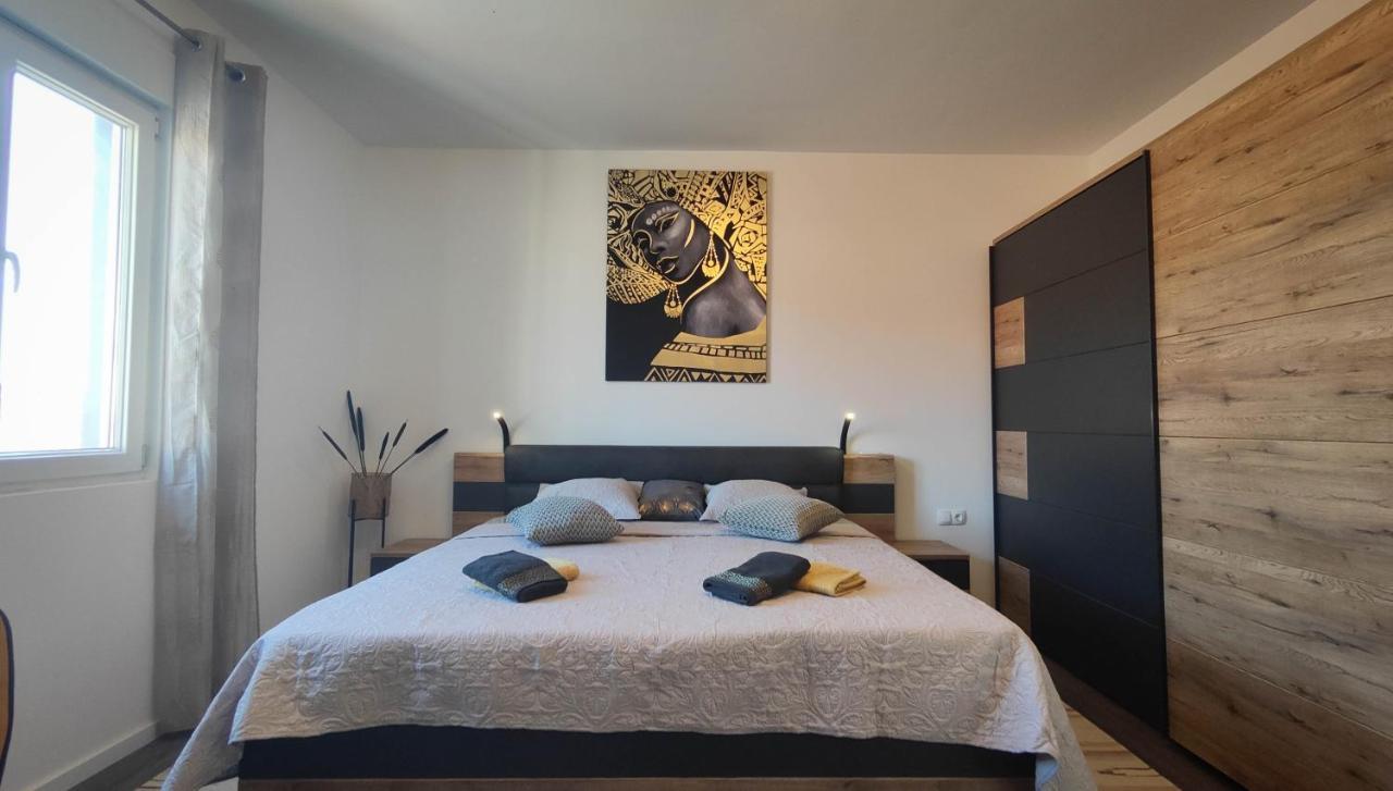 Gold And Silver Apartment Zara Esterno foto