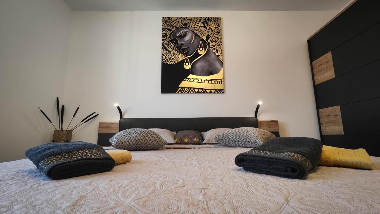 Gold And Silver Apartment Zara Esterno foto