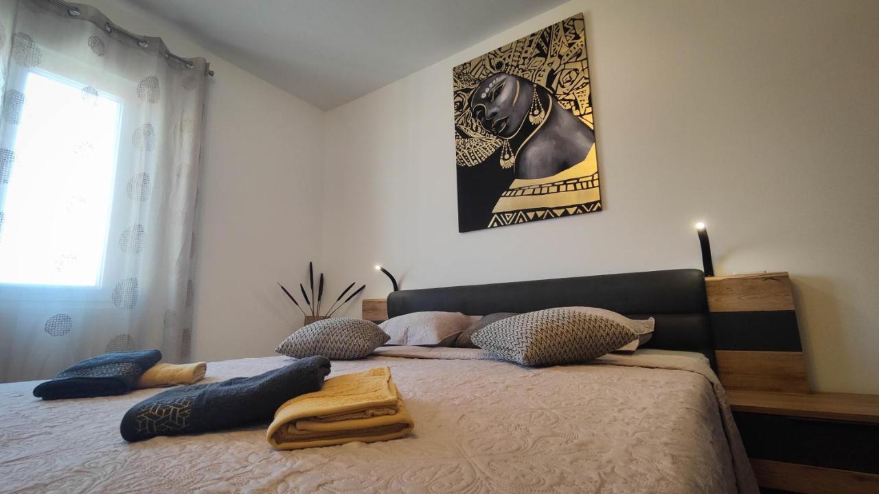 Gold And Silver Apartment Zara Esterno foto