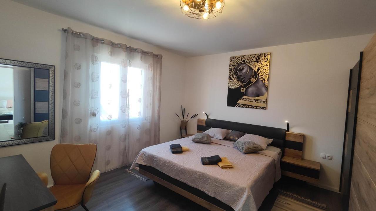 Gold And Silver Apartment Zara Esterno foto