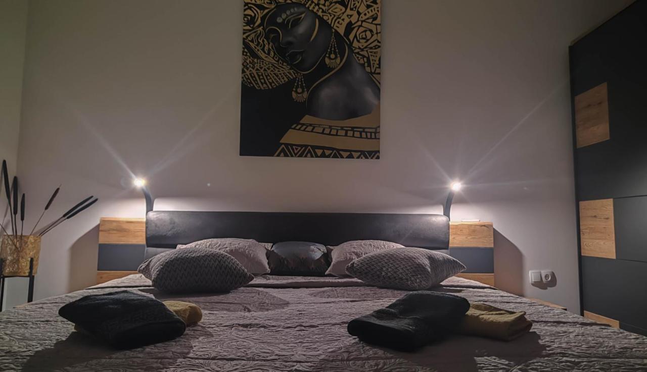 Gold And Silver Apartment Zara Esterno foto